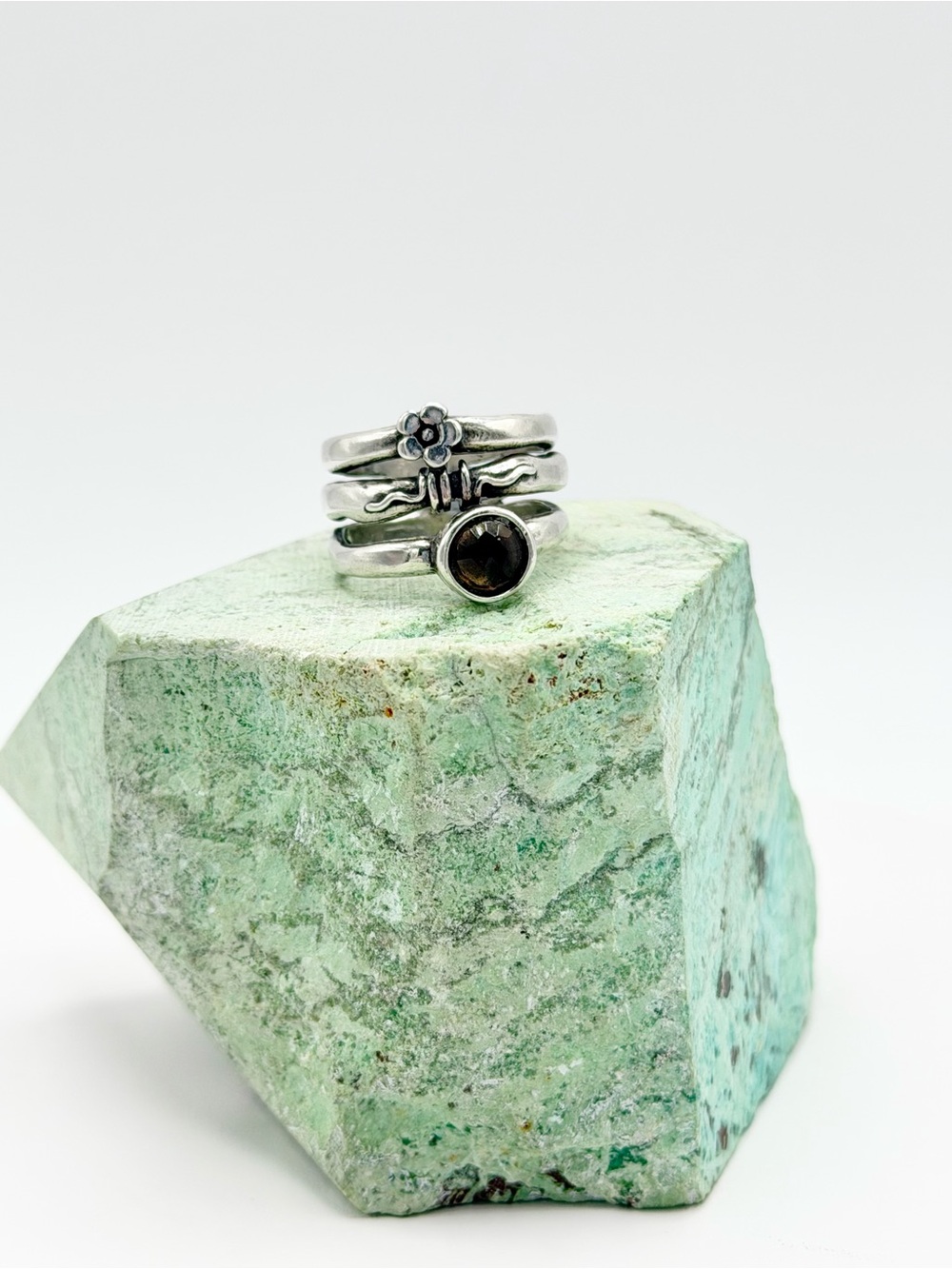 Silpada RARE 🦄 Oxidized Sterling Silver Triple Tiered Flower Smokey Quartz Ring